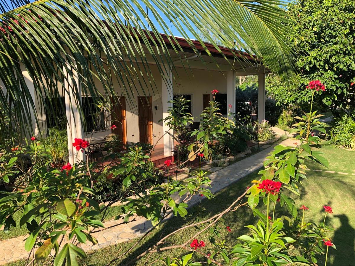 Strutz Art Garden Resort Bangued Eksteriør bilde