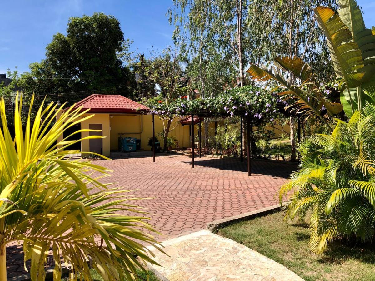 Strutz Art Garden Resort Bangued Eksteriør bilde