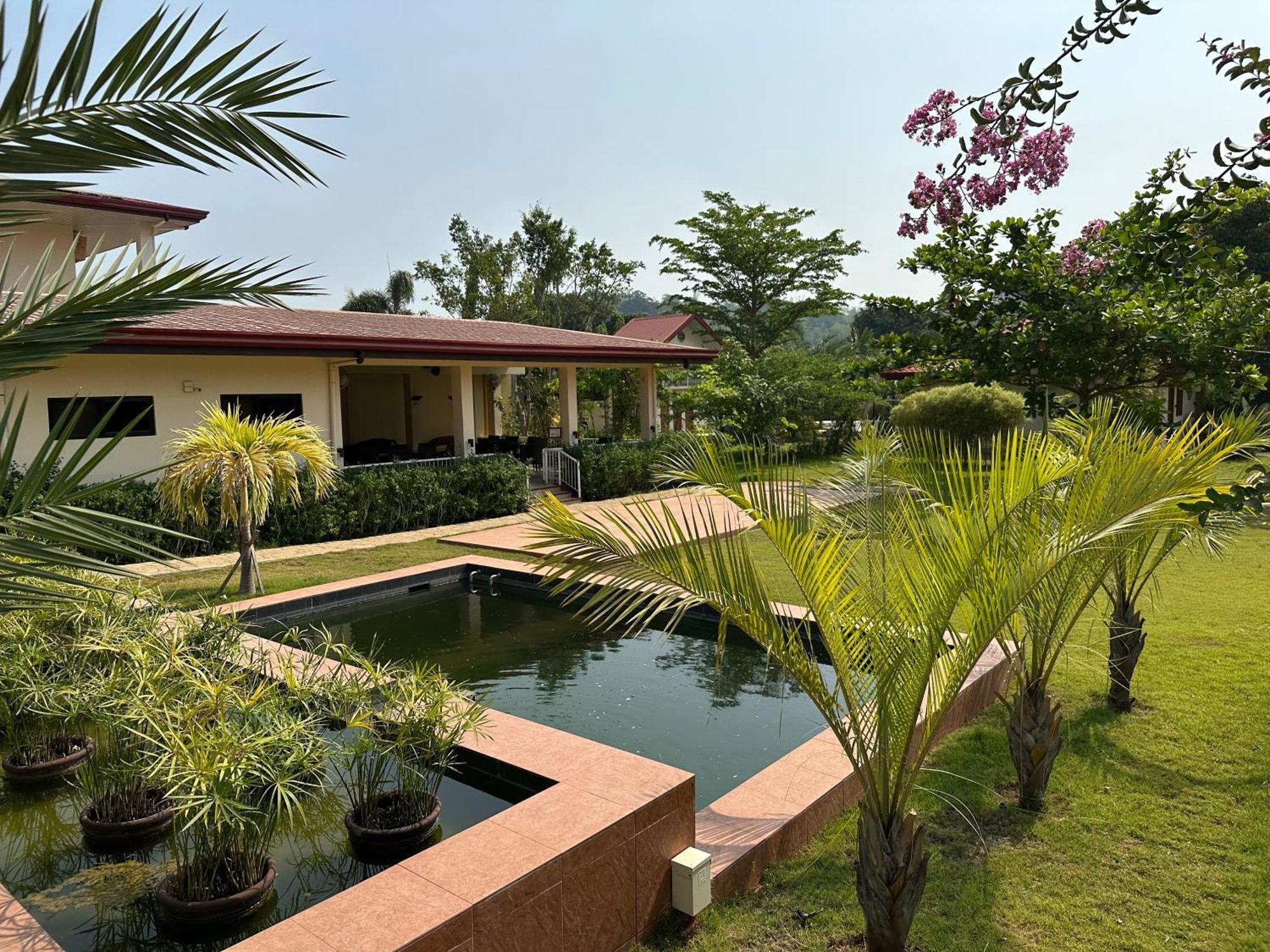 Strutz Art Garden Resort Bangued Eksteriør bilde